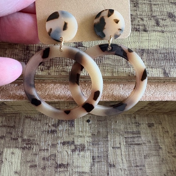 Source Unknown Cream and Black Geometric Earrings - Picture 1 of 2
